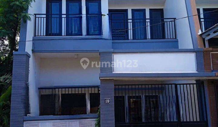 Rumah Bagus Unfurnished SHM di Jalan Klampis Semolo Tengah, Surabaya 1