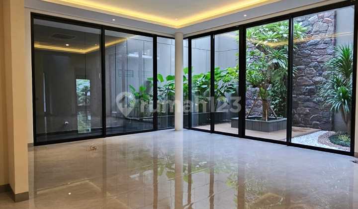 ******** Pakuwon Indah Rumah Baru Gress di Pakuwon 2