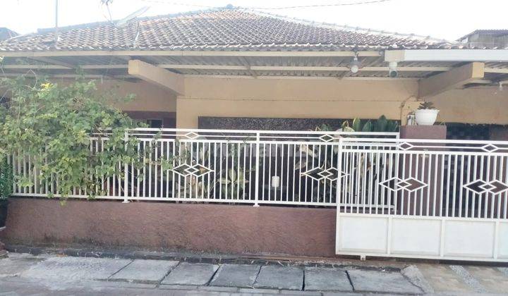 Rumah Bagus Unfurnished di Jalan Pucang Asri, Surabaya 1