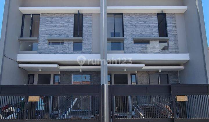 Rumah Baru Unfurnished SHM di Klampis Semolo Timur, Surabaya 1