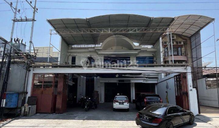 Rumah Bagus Unfurnished HGB di Jalan Biliton, Surabaya 1