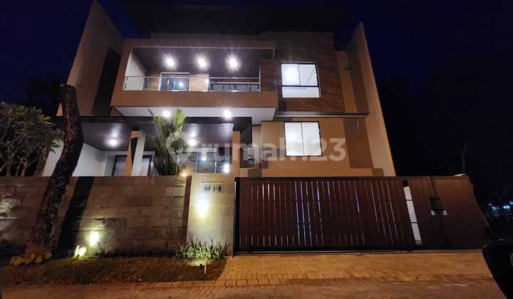 Jual Rumah Baru Gress Mewah Kolam Renang 2,5 Lantai Split Level 1