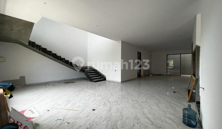 Hot Rumah Baru Gress Graha Family Blok Favorit High Spec Surabaya 2