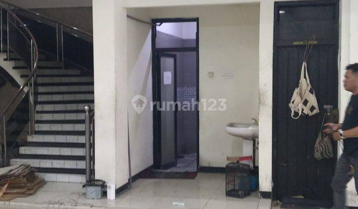 Sewa Ex Showroom Komersial Jalan Raya Kertajaya Surabaya Gubeng  2