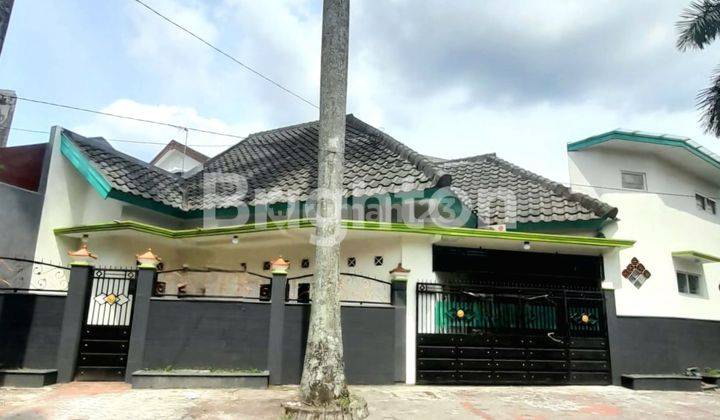 Rumah Besar di Poros Jalan Pulau - Pulau, Sukun Malang 1