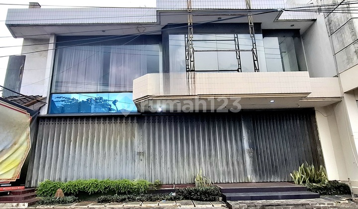 2-Story Shophouse 13 Meters Wide on Brigjen Slamet Riadi, Klojen, Malang 1