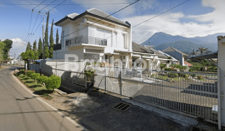 Rumah Villa 2 Lantai Full Furnished di Metro 8 Batu 2