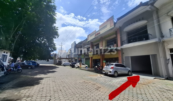 Ready-to-Use Shophouse in a Strategic Location at Gadang 2