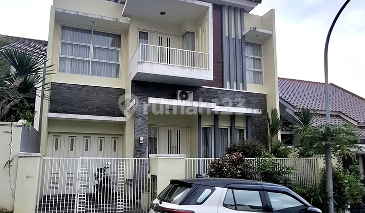 Rumah 2 Lantai, 8 Kamar Tidur, Semi Furnish Di Vpt Tidar Malang