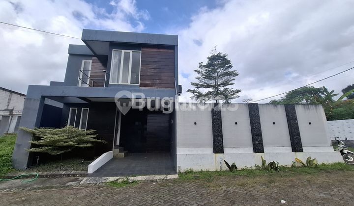 Rumah Villa dengan kolam renang di Butterfly Dau, Kabupaten Malang Rumah Villa dengan kolam renang di Butterfly Dau, Kabupaten Malang