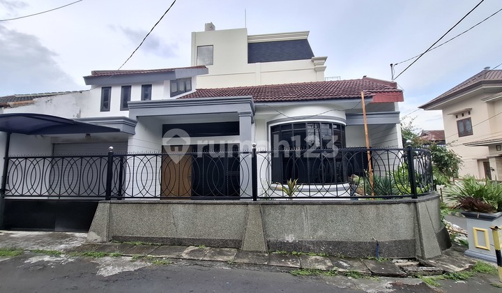 Rumah Hook Dekat Wesley School di Tidar Malang