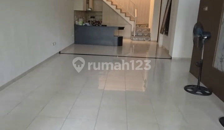 4 Bedroom House in Permata Jingga Near Green Orchid