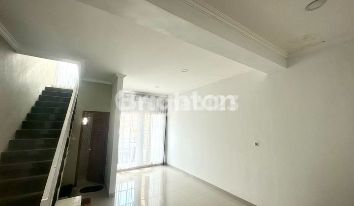 RUMAH 2 LANTAI DI PERUMAHAN CENTRAL PARK RESIDENCE SOLO BARU 2