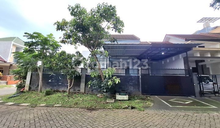 Hook House With 3+1 Bedrooms In Permata Jingga Soehat