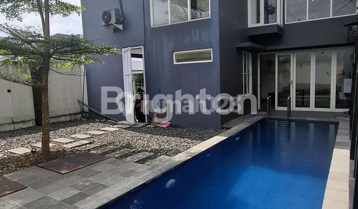 Villa House with swimming pool in Butterfly Dau, Malang Regency 2