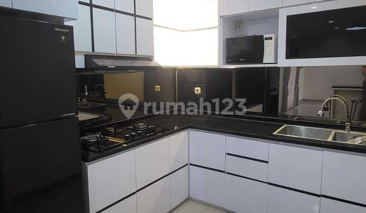 Disewakan! Rumah 2 Lantai Semi Furnished Lokasi Strategis Dekat Danau Symphonia 2