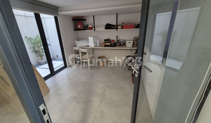 2 Units of 3-Story Fully Furnished Houses in the Strategic Area of BSD 2 Units of 3-Story Fully Furnished Houses in the Strategic Area of BSD