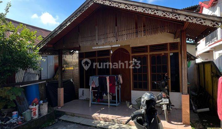 Rumah Murah Di Tengah Kota Pontianak       Rumah Unfurnished Butuh Renovasi di Jalan selayar - kota baru, Pontianak Selatan 2