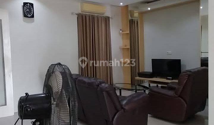 Rumah 2 Lantai Bagus Furnished SHM di Rosewood, Surabaya 2