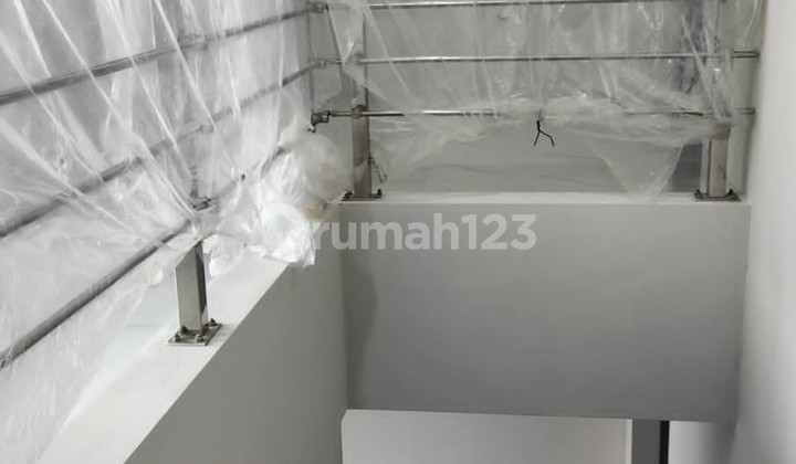 Rumah 2 Lantai Baru SHM di International Village, Surabaya 2