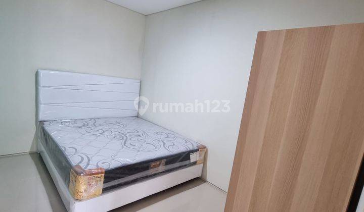 Rumah 2 Lantai Baru Furnished SHM di Northwest Lake Citraland, Surabaya 2