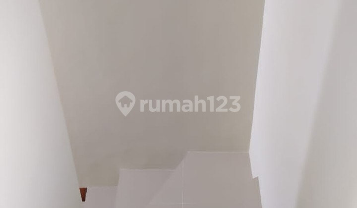 Rumah Bagus HGB di Northwest Hill Citraland Utara, Surabaya 2