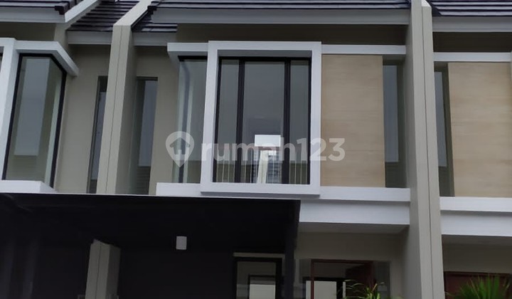 Rumah Bagus HGB di Northwest Hill Citraland Utara, Surabaya
