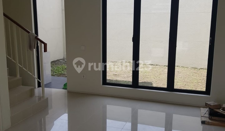 Rumah 2 Lantai Bagus HGB di Northwest Hill Citraland Utara, Surabaya 2