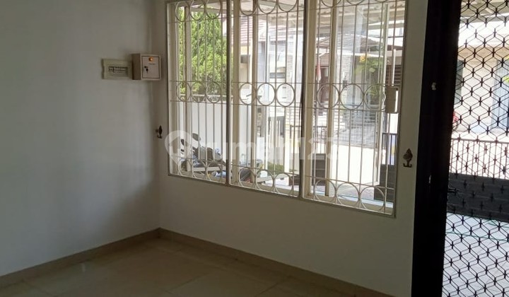 Rumah 2 Lantai Bagus SHM di Alam Hijau Citraland Utama, Surabaya 2