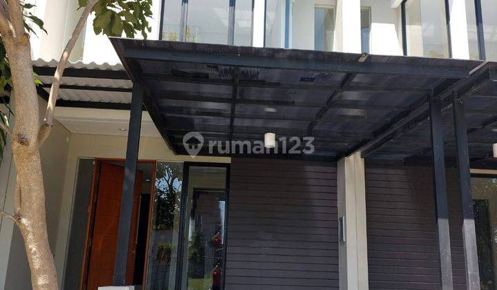 Rumah 2 Lantai Bagus SHM di Northwest Hill Citraland Utara, Surabaya 1