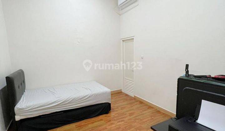 Rumah 2 Lantai Bagus Semi Furnished Sertifikat Hak Milik di Sutorejo Utara, Surabaya 2