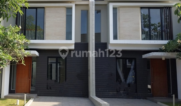 Rumah 2 Lantai Bagus di Northwest Lake Citraland Utara, Surabaya