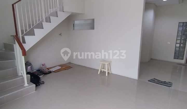 Rumah 2 Lantai Bagus SHM di Northwest Central Citraland Utara, Surabaya