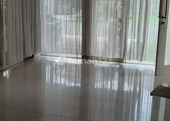 Rumah 2 Lantai Bagus SHM di Pakuwon Indah Granada, Surabaya 2