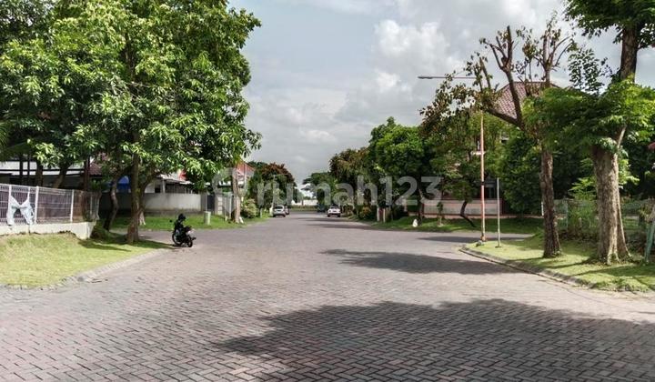Rumah 2 Lantai Bagus SHM di Graha Family, Surabaya 2
