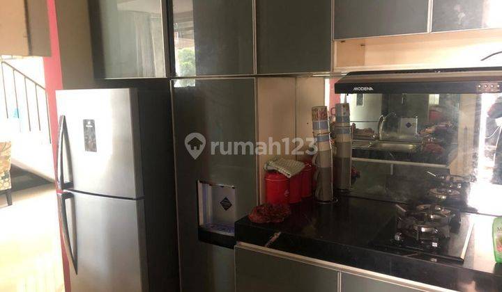 Rumah 2 Lantai Bagus Furnished SHM di Dian Istana, Surabaya 2