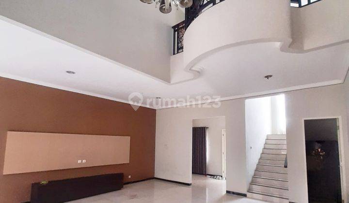 Rumah 2 Lantai Bagus SHM di Royal Park 1 , Surabaya 1