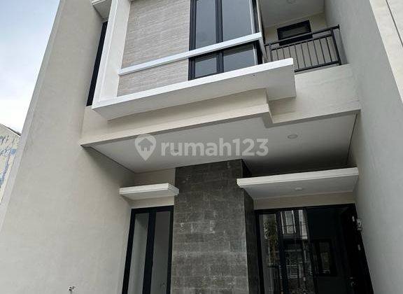 Rumah 2 Lantai Bagus SHM di Kutisari Indah, Surabaya 1