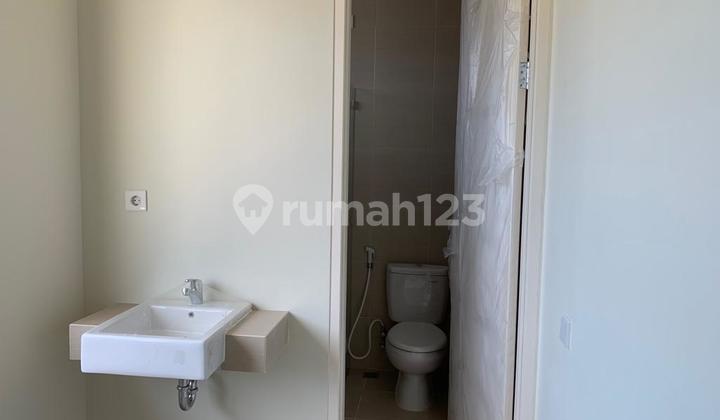 Rumah 2 Lantai Bagus HGB di Northwest Park, Surabaya 2