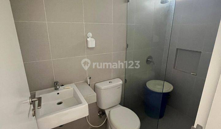 Rumah 2 Lantai Bagus Furnished HGB di Northwest Citraland Utara, Surabaya 2