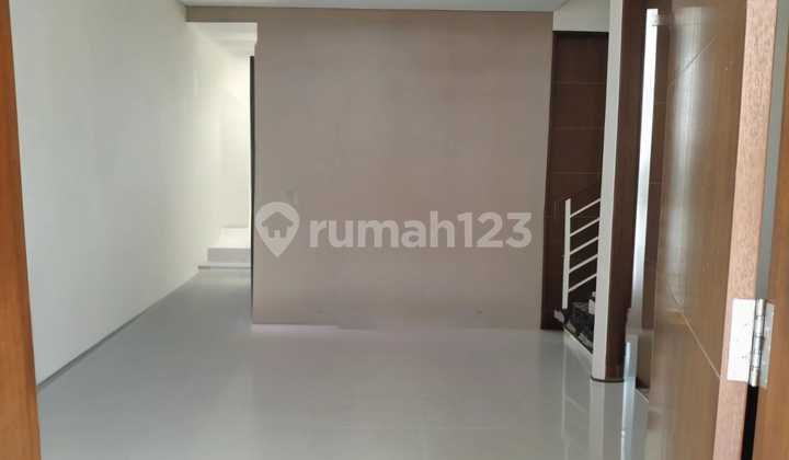 Dijual Cepat Rumah Minimalis Taman Puspa Raya Citraland Surabaya 2