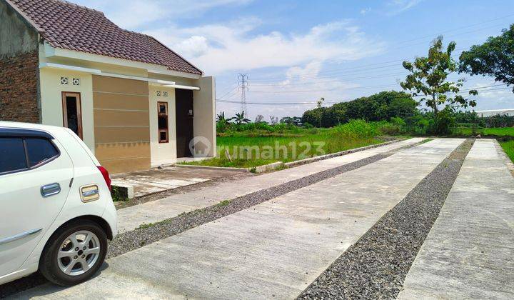 Rumah minimalis modern  spek atap baja ringan lokasi ramai  2