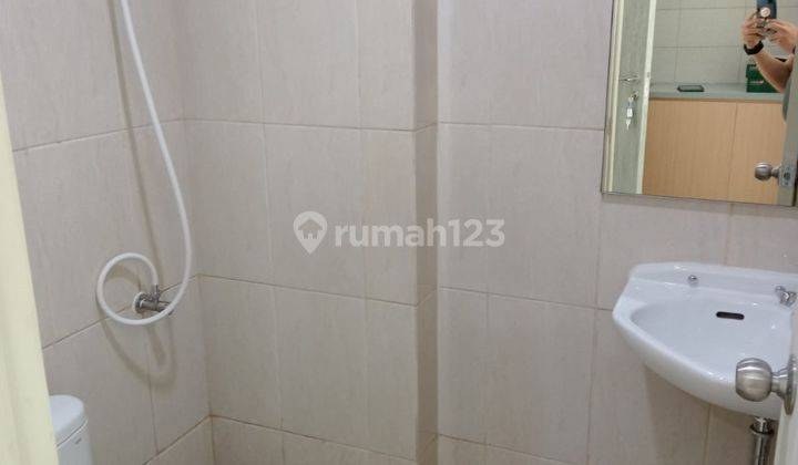 Osaka Riverview Apt Tower B Lantai Tengah 2 BR Semi Furnished 26m 2