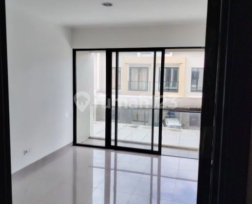 Dallas Pik2 Milenial 6X15 Lb119 Type Navy 3+1 BR 2 LT Semi Furnis