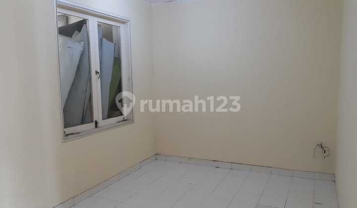 Taman Grisenda Jakut 6x20 Selatan SHM 2 Lantai 4400 W Perlu Renov Taman Grisenda Jakut 6x20 Selatan SHM 2 Lantai 4400 W Perlu Renov