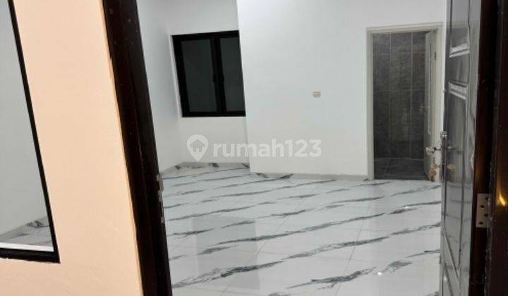 Rumah Brand New di Tanjung Duren Lt 56 Lb 165 Utara 3 Lantai 4 Kt 2