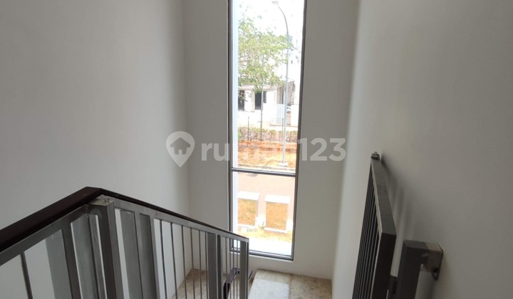 Golf Island Piano 8x12,5 Lt 100 Semi Furnish 2 Lantai 3+1 BR Baru 2