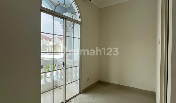 Garden House PIK 8x17 Kondisi Rapi 3+1 BR 2 Lantai Std Developer