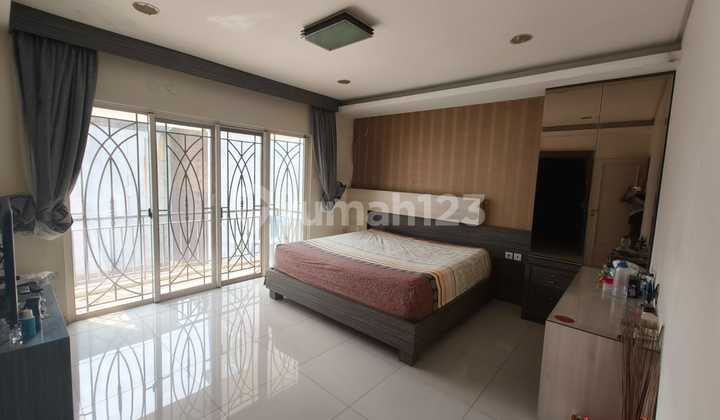 Garden House Pik Uk8x25 Semi Furnished 3 Lantai 6 BR Ada AC Bagus
