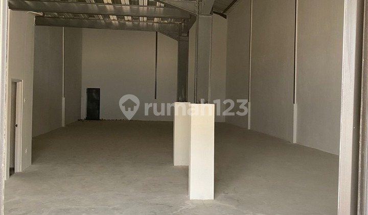 Rent Warehouse Angkasa Tangerang 400m² Area 250m² Floor 2200W Electricity Neat Clean Rent Warehouse Angkasa Tangerang 400m² Area 250m² Floor 2200W Electricity Neat Clean